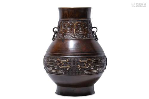 A CHINESE SILVER AND GOLD INLAID ARCHAISTIC BRONZE VASE, HU.