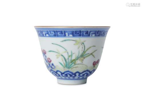 A CHINESE FAMILLE ROSE UNDERGLAZE BLUE CUP.
