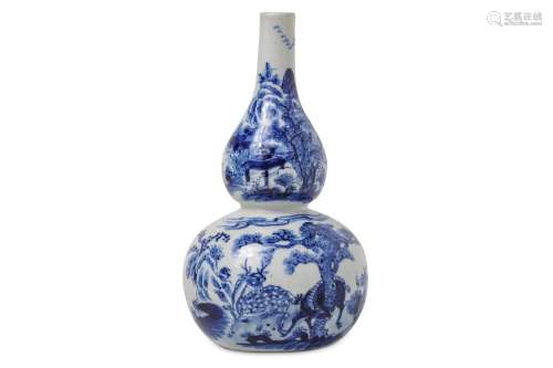 A CHINESE BLUE AND WHITE 'DEER' DOUBLE GOURD VASE.