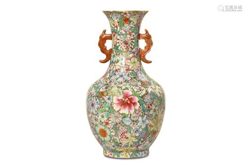 A CHINESE ENAMELLED 'MILLE-FLEURS' VASE.