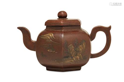 A CHINESE HEXAGONAL YIXING ZISHA TEAPOT AND COVER, ATTRIBUTED TO WU YUNGEN (1892 – 1969).