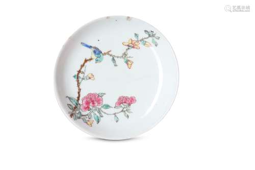 A SMALL CHINESE FAMILLE ROSE RUBY-BACK DISH.