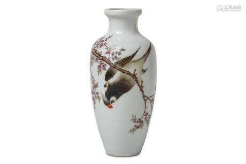 A CHINESE FAMILLE ROSE 'PARROT' VASE.