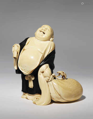 †λ A GOOD JAPANESE BOXWOOD AND IVORY CARVING, OKIMONO TAISHO 1912-1926 Depicting a jovial-looking