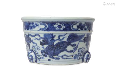 A CHINESE BLUE AND WHITE INCENSE BURNER.