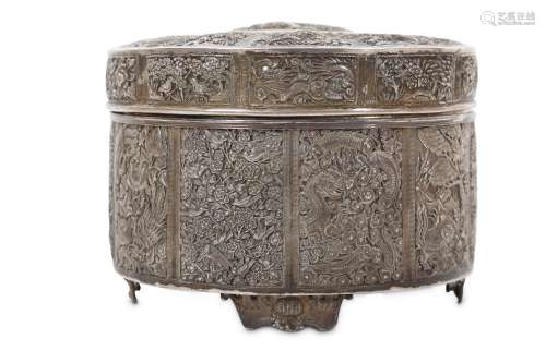 A SILVER CHASED AND REPOUSSE CIRCULAR BOX AND COVER.