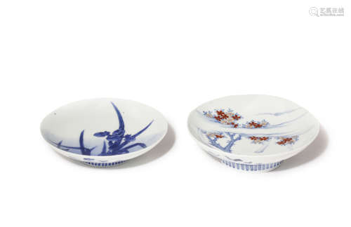 TWO SMALL JAPANESE NABESHIMA DISHES 20TH CENTURY One decorated in underglaze blue with sprays of