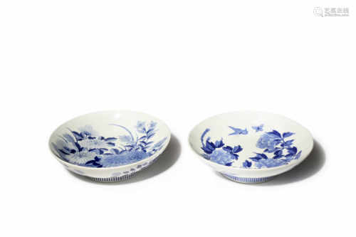 TWO JAPANESE NABESHIMA DISHES 20TH CENTURY Both decorated in underglaze blue, one with a large