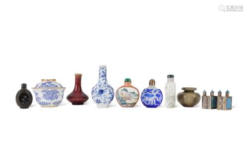A COLLECTION OF CHINESE ITEMS.