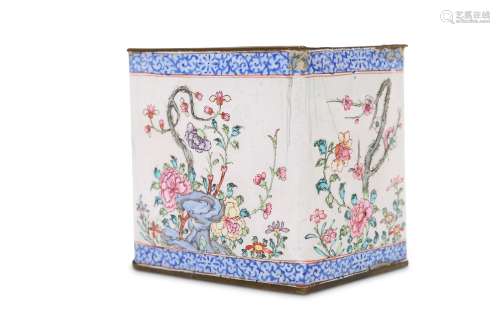 A CHINESE RECTANGULAR CANTON ENAMEL BOX.