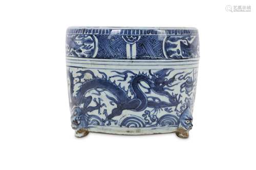 A CHINESE BLUE AND WHITE 'DRAGON' INCENSE BURNER.