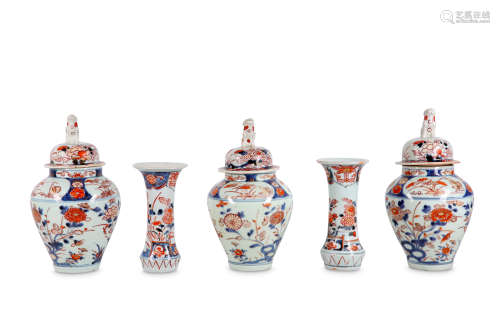 A SMALL IMARI GARNITURE.