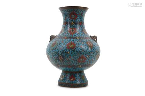 A CHINESE CLOISONNÉ ENAMEL VASE, HU.