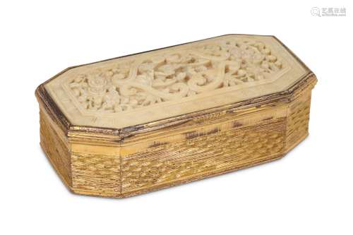 A CHINESE OCTAGONAL CANTON IVORY-MOUNTED SNUFF BOX.