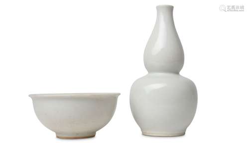 A CHINESE WHITE CRACKLE-GLAZE BOWL AND A DOUBLE GOURD VASE.