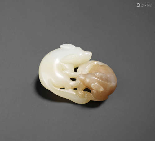 17th/18th century A white and brown jade 'double badger' carving