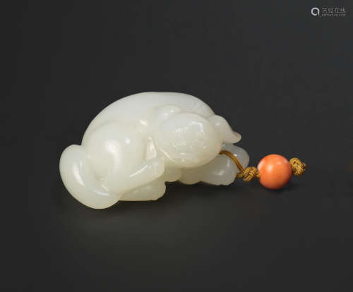Qing Dynasty A white jade carving of a recumbent hound