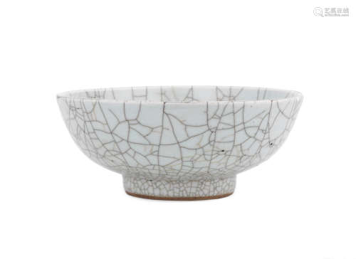 Qing Dynasty  A ge-type crackle-glazed bowl