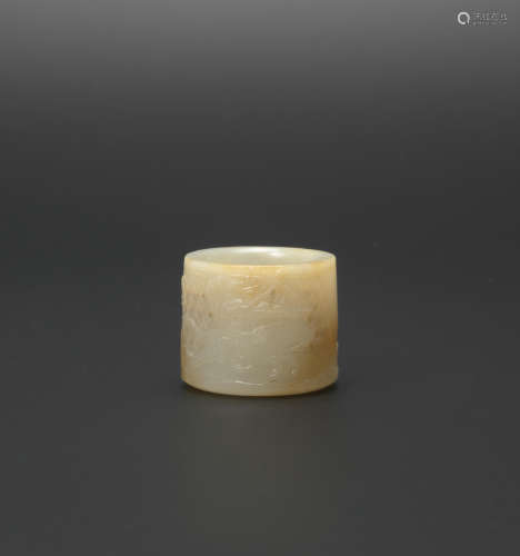 18th century A white and russet reticulated jade thumb ring