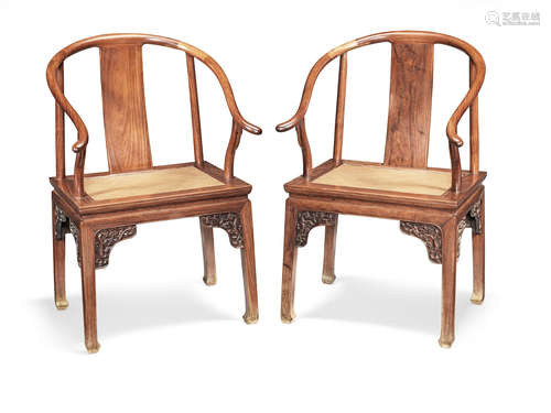 17th century A rare pair of huanghuali horseshoe-back armchairs, quanshiyi