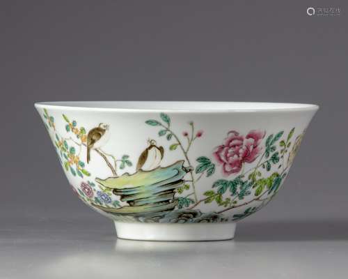 A Chinese famille rose birds bowl