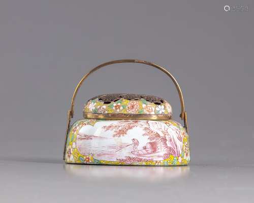 A Chinese painted enamel miniature handwarmer