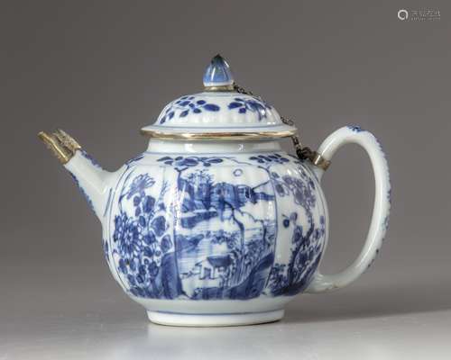 A Chinese blue and white teapot and cover