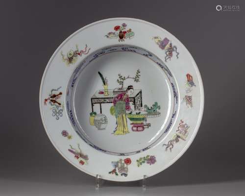 A Chinese porcelain famille rose basin