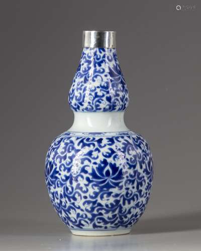 A Chinese blue and white  double gourd vase