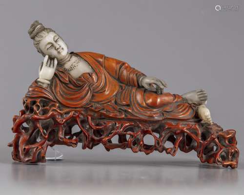 A soapstone and boxwood carving of guanyin