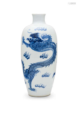 Kangxi period A blue-and-white 'dragon' bottle vase