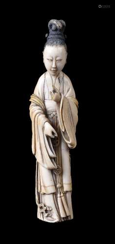 ϒ A Chinese ivory carving of a lady