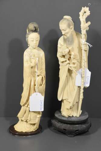 Deux personnages asiatiques en ivoire sculpté (Ht ...