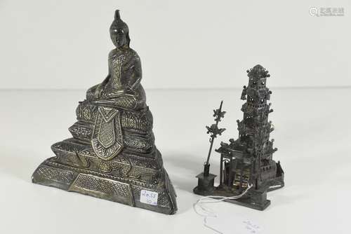 Deux objets asiatiques en argent