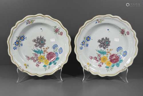 Paire d'assiettes profondes en porcelaine de Chine...