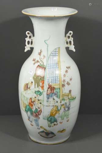 Vase chinois ancien à décor d'enfants jouant (Ht :...