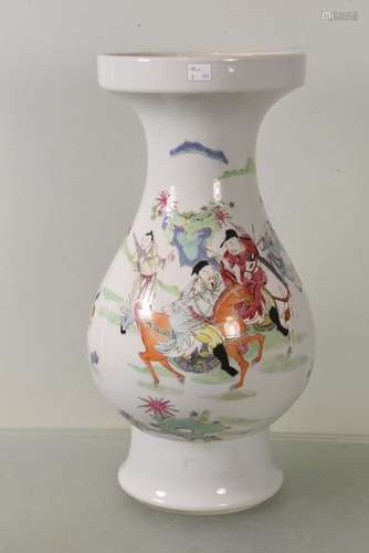 Vase en porcelaine de Chine à décor de paysans (Ht...