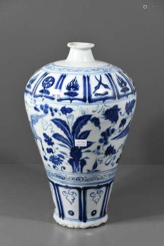 Vase en porcelaine de Chine (Ht 30cm)