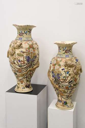 Paire de vases Japon 19ème (Ht.78cm)