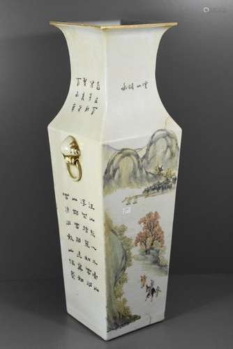 Vase en porcelaine de Chine signé (manque une anse...