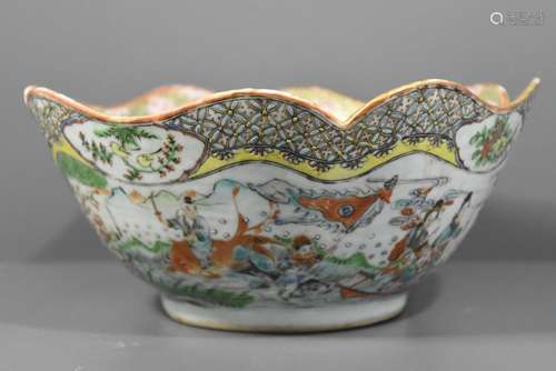 Coupe en porcelaine de Chine (HT.11,5cm, diam.25cm...