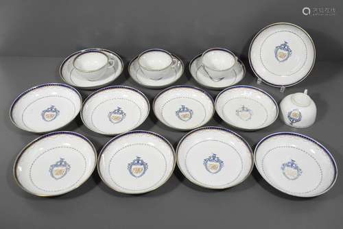 4 tasses et 12 sous tasses en porcelaine de Chine