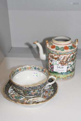 Théière, tasse et soucoupe en porcelaine de Chine