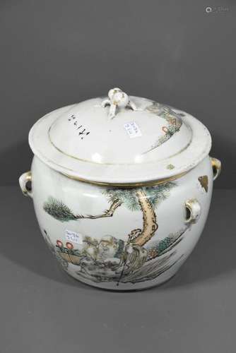 Pot couvert en porcelaine de Chine (Ht 18cm)