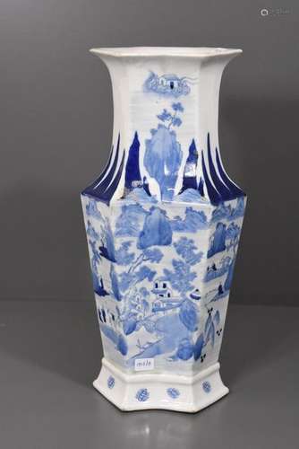 Vase en porcelaine de Chine 19ème (Ht.32,5cm, 2 éc...