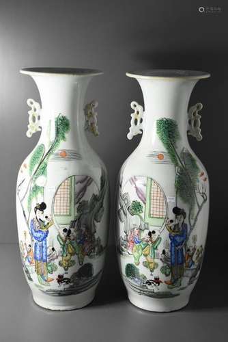 Paire de vases en porcelaine de Chine (Ht 58cm)