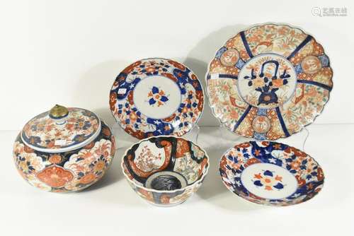 Pot couvert (Ht.16cm) et autres Imari (5 pièces)