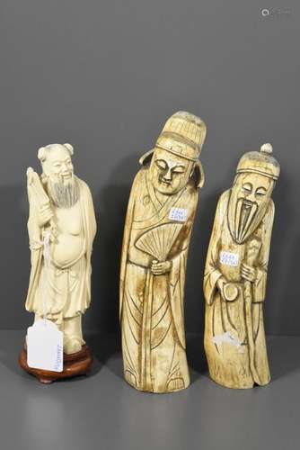 Trois personnages asiatiques en ivoire sculpté (Ht...