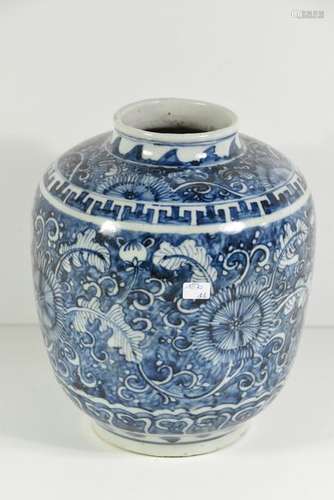 Vase en porcelaine de Chine bleu et blanc (Ht 24cm...