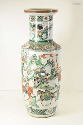 Vase en porcelaine de Chine, époque Quing (fêles) ...